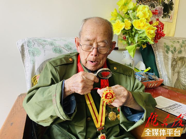 【光榮在黨50年】徐連江：“永遠(yuǎn)跟黨走，永遠(yuǎn)都愛國！”