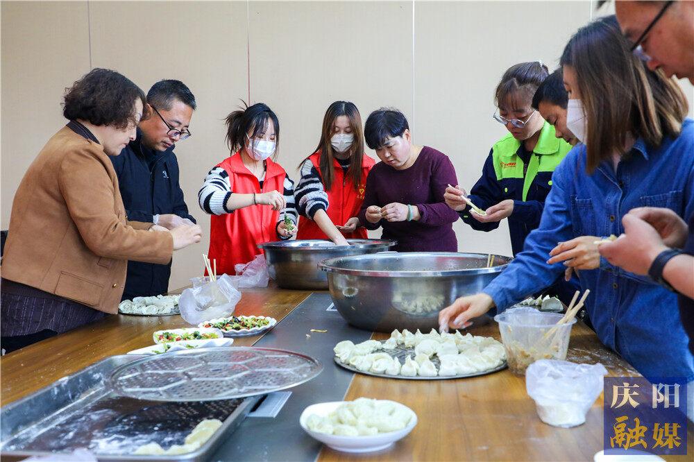 【攝影報道】冬至大如年，人間小團(tuán)圓！西峰區(qū)寧縣西路社區(qū)熱氣騰騰過冬至