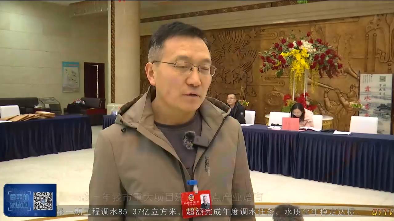 出席政協(xié)慶陽市第五屆委員會第三次會議的委員向大會報到