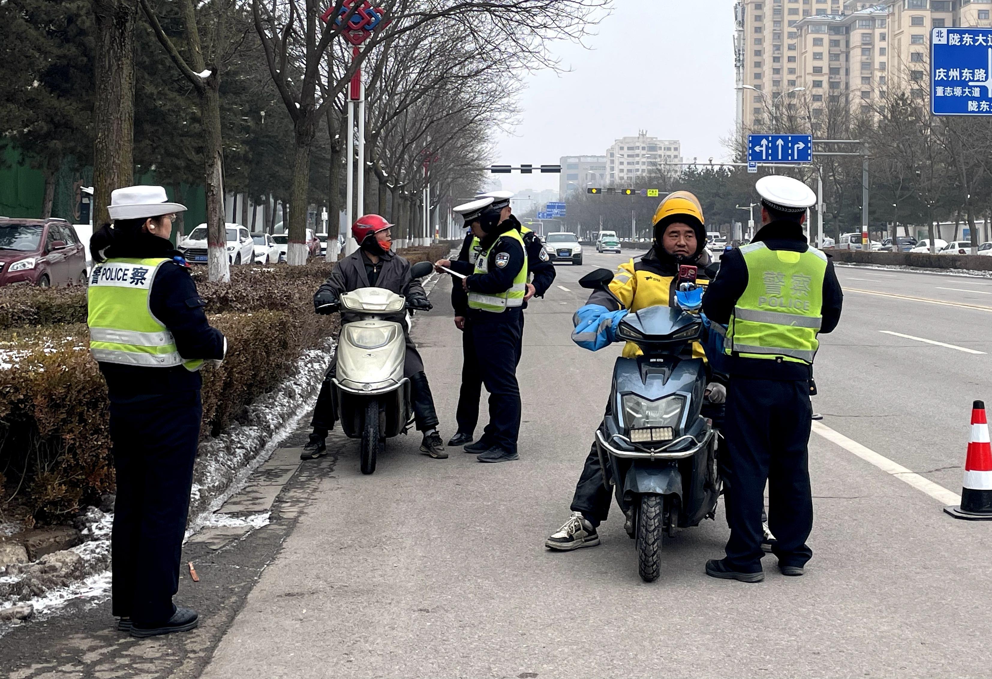 【創(chuàng)建文明城·慶陽(yáng)在行動(dòng)】西峰區(qū)持續(xù)開(kāi)展交通秩序整治助力文明城市創(chuàng)建