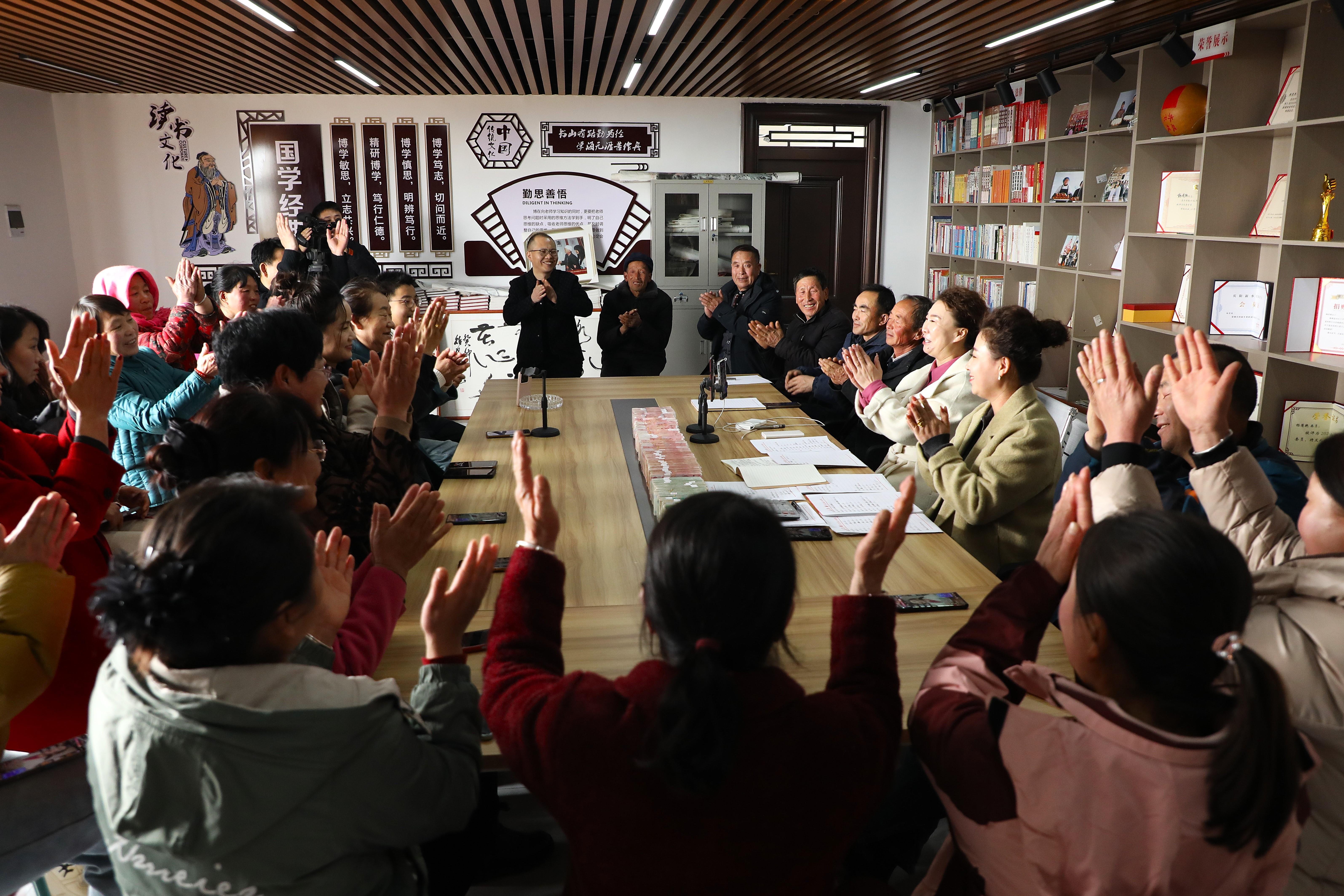 二月二，分紅“盛宴”開啟幸福新篇 ——環(huán)縣莊子峁生態(tài)農(nóng)莊30戶農(nóng)戶喜提73萬元“紅包”