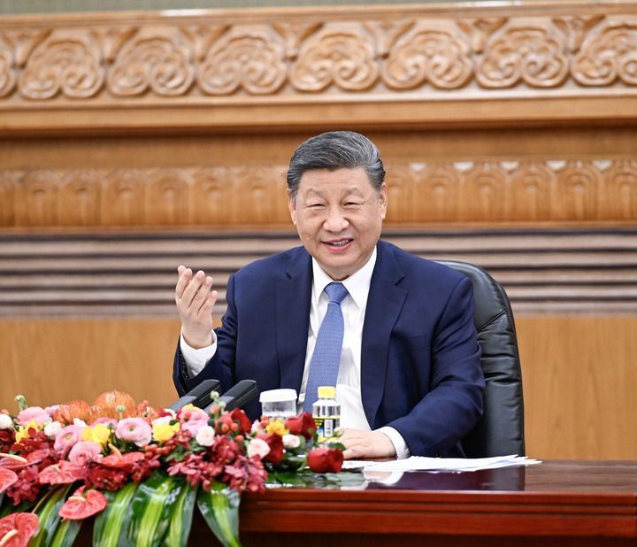 一見(jiàn)·通過(guò)這場(chǎng)會(huì)見(jiàn)，讀懂中國(guó)何以被視為“確定性的綠洲”