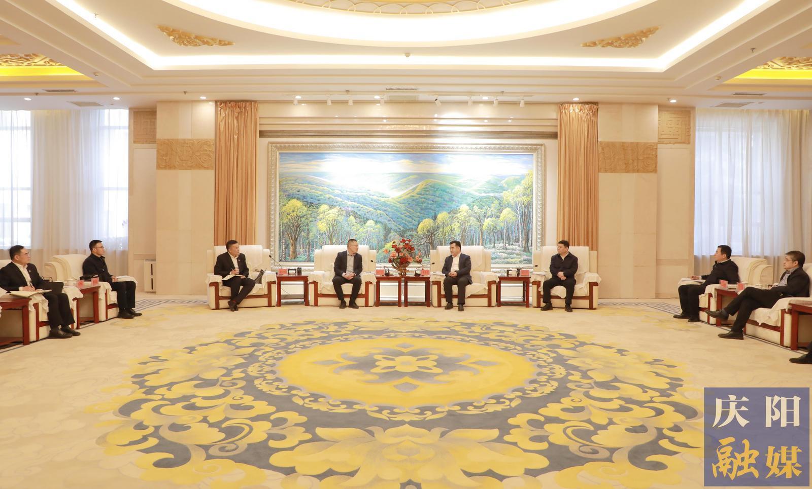 黃澤元周繼軍與中國農業(yè)發(fā)展銀行甘肅省分行黨委書記、行長金雷一行座談